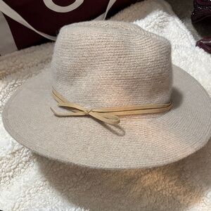 Universal Thread Cream Tan Fedora Hat